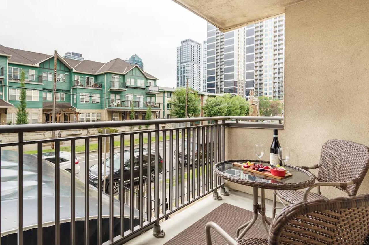 Entire Condo Downtown, Walk To Bmo & Stampede, Parking, 1,5 Hrs To Banff Калгари Экстерьер фото